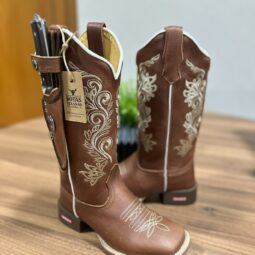 Texana Jéssica com Kit Faca - Couro Mustangue/Bordado Ramos Bege